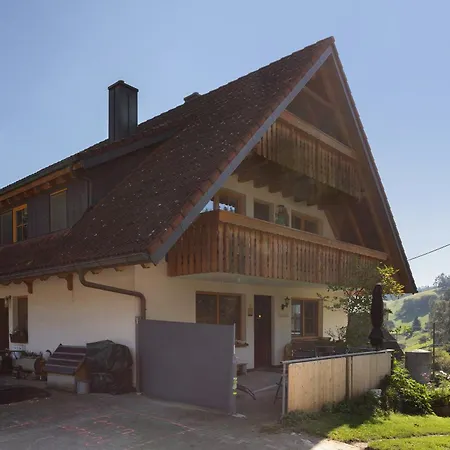 Hinterbauernhof Kuhgefluester *